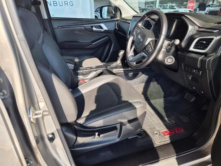 2023-Isuzu-D-Max-30-DDI-LS-4x4-Auto-Double-Cab_17