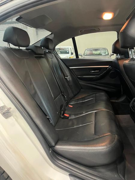 2015-BMW-3-Series-320i-Luxury-Auto_11