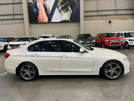 2015-BMW-3-Series-320i-Luxury-Auto_1