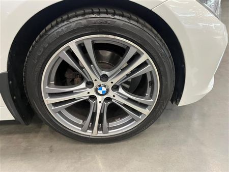 2015-BMW-3-Series-320i-Luxury-Auto_8