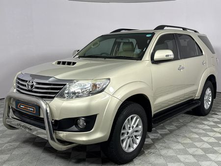 2013-Toyota-Fortuner-25-D-4D-Raised-Body_0