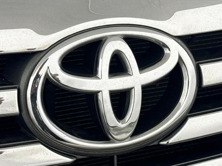 2013-Toyota-Fortuner-25-D-4D-Raised-Body_10
