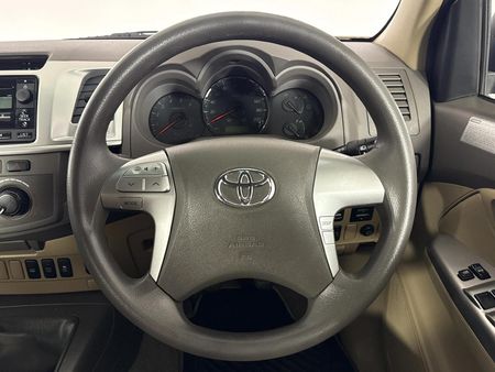 2013-Toyota-Fortuner-25-D-4D-Raised-Body_11