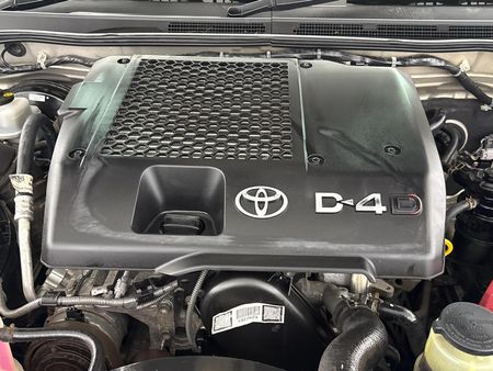 2013-Toyota-Fortuner-25-D-4D-Raised-Body_12