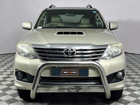 2013-Toyota-Fortuner-25-D-4D-Raised-Body_14