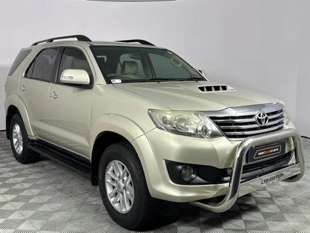 2013-Toyota-Fortuner-25-D-4D-Raised-Body_15