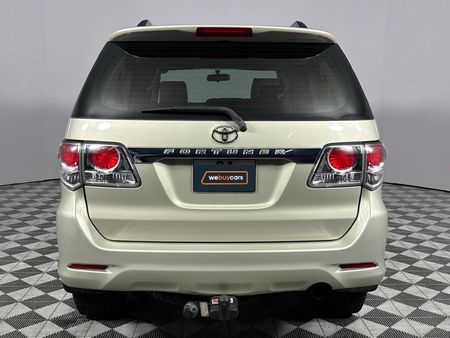 2013-Toyota-Fortuner-25-D-4D-Raised-Body_17