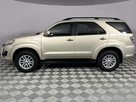 2013-Toyota-Fortuner-25-D-4D-Raised-Body_18