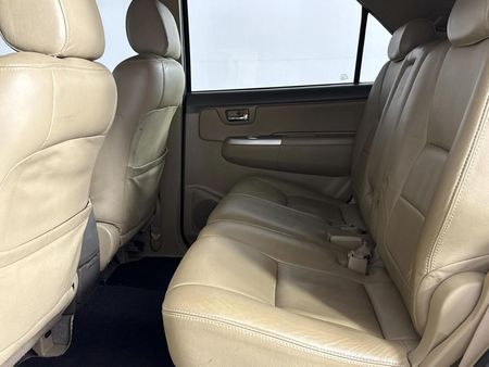 2013-Toyota-Fortuner-25-D-4D-Raised-Body_3
