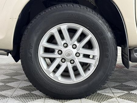 2013-Toyota-Fortuner-25-D-4D-Raised-Body_4