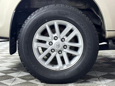 2013-Toyota-Fortuner-25-D-4D-Raised-Body_6