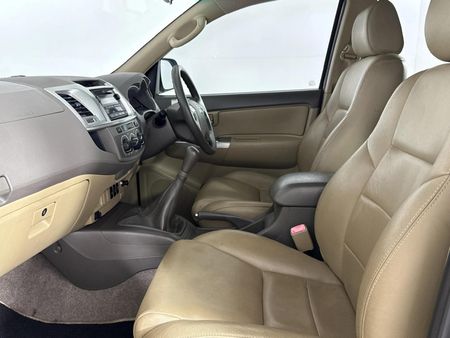 2013-Toyota-Fortuner-25-D-4D-Raised-Body_7
