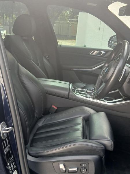 2020-BMW-X5-M50i_9