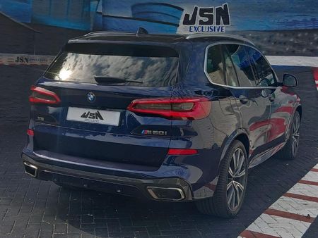 2020-BMW-X5-M50i_1