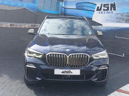 2020-BMW-X5-M50i_2