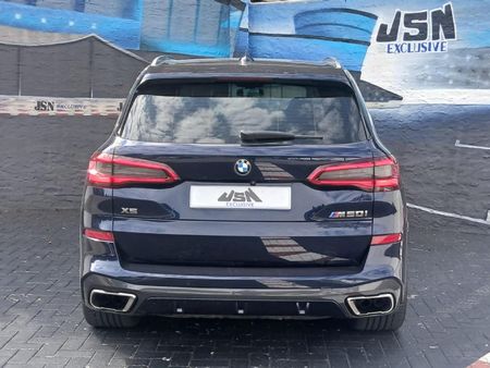 2020-BMW-X5-M50i_4