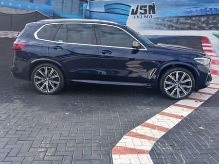 2020-BMW-X5-M50i_5