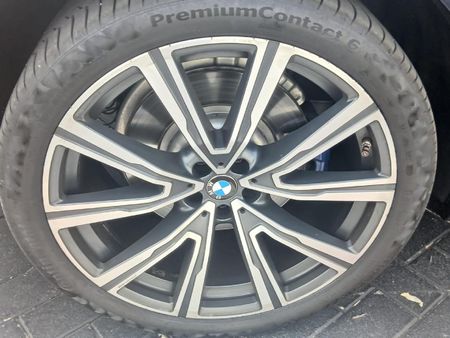 2020-BMW-X5-M50i_6