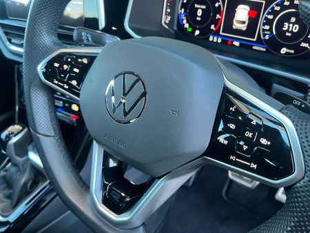 2023-Volkswagen-T-Roc-20-TSI-4M-R-Line-Auto_15