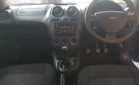 2016-Ford-Figo-14-Ambiente_2