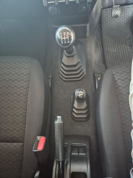 2023-Suzuki-Jimny-15-GLX_12