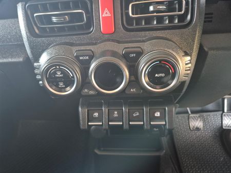 2023-Suzuki-Jimny-15-GLX_14