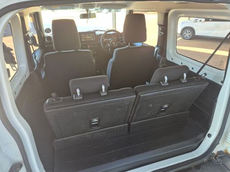 2023-Suzuki-Jimny-15-GLX_16