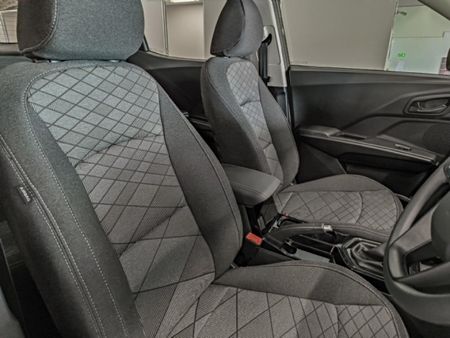 2026-Mahindra-XUV-3XO-12T-MX2-Auto_4