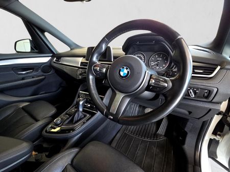 2015-BMW-2-Series-220d-Active-Tourer_11