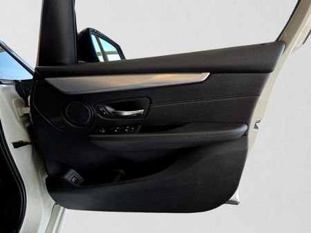 2015-BMW-2-Series-220d-Active-Tourer_13