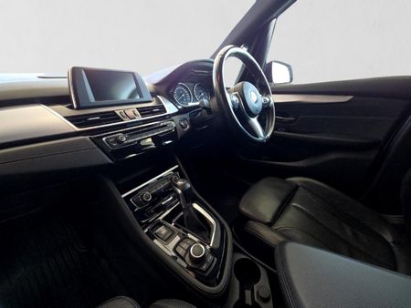 2015-BMW-2-Series-220d-Active-Tourer_17