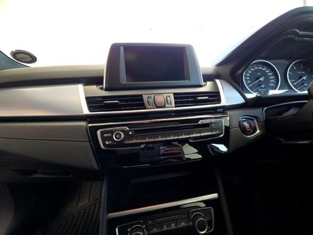 2015-BMW-2-Series-220d-Active-Tourer_18