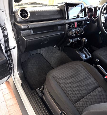 2024-Suzuki-Jimny-15-GLX-Auto_12