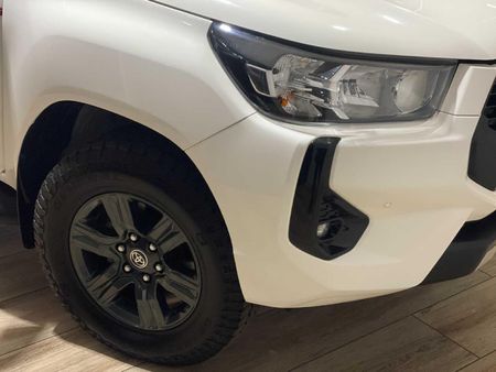 2025-Toyota-Hilux-24-GD-6-Raider-4x4-Auto-Double-Cab_9