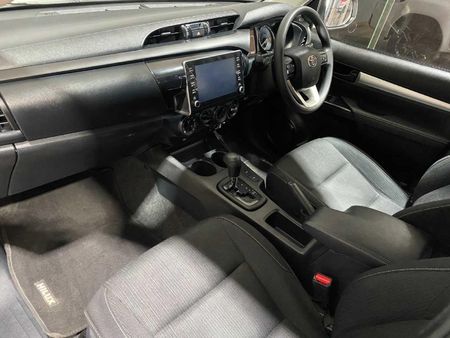 2025-Toyota-Hilux-24-GD-6-Raider-4x4-Auto-Double-Cab_10