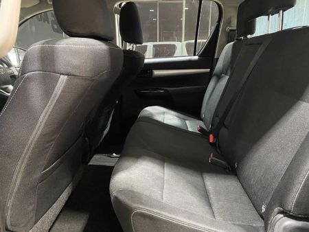 2025-Toyota-Hilux-24-GD-6-Raider-4x4-Auto-Double-Cab_12