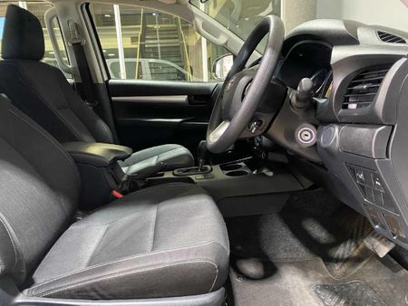 2025-Toyota-Hilux-24-GD-6-Raider-4x4-Auto-Double-Cab_16