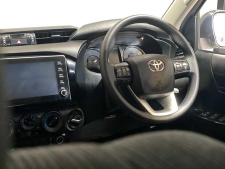 2025-Toyota-Hilux-24-GD-6-Raider-4x4-Auto-Double-Cab_23