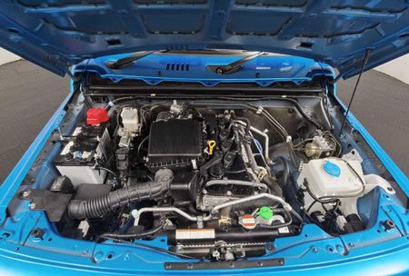 2025-Suzuki-Jimny-15-GLX-Auto_4