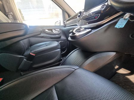 2016-Mercedes-Benz-V-Class-V-250-Bluetec-Avantgarde-Auto_14