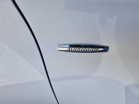 2016-Mercedes-Benz-V-Class-V-250-Bluetec-Avantgarde-Auto_16