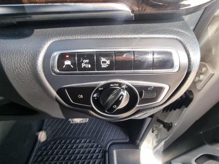 2016-Mercedes-Benz-V-Class-V-250-Bluetec-Avantgarde-Auto_17