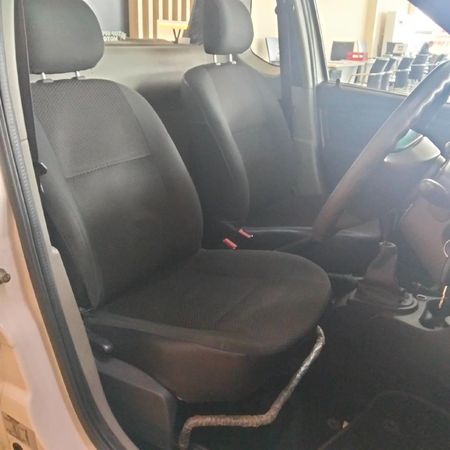 2017-Nissan-NP200-16_4