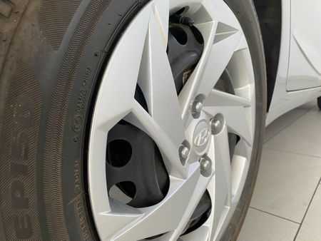 2023-Hyundai-i20-12-Motion_14