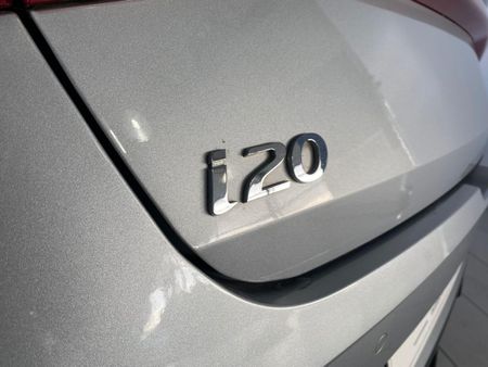 2023-Hyundai-i20-12-Motion_15