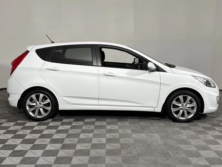 2016-Hyundai-Accent-16-Fluid-5-dr_13