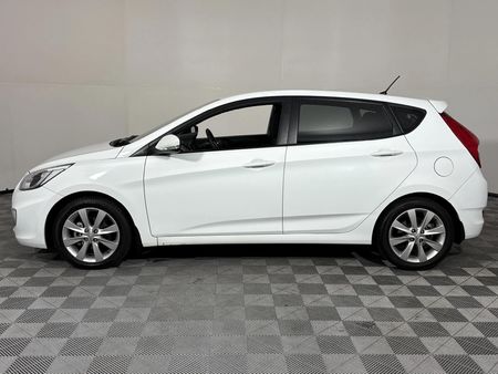 2016-Hyundai-Accent-16-Fluid-5-dr_15