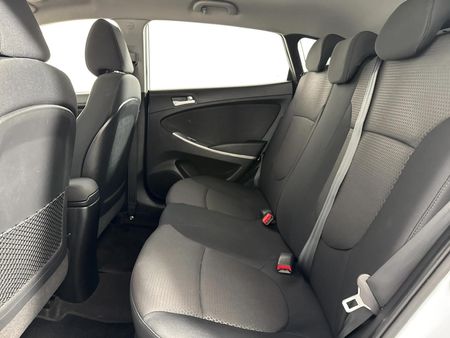 2016-Hyundai-Accent-16-Fluid-5-dr_3
