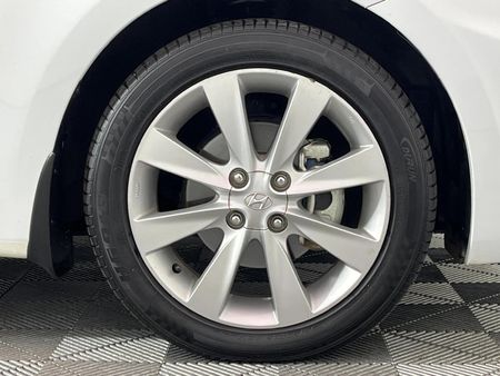 2016-Hyundai-Accent-16-Fluid-5-dr_5