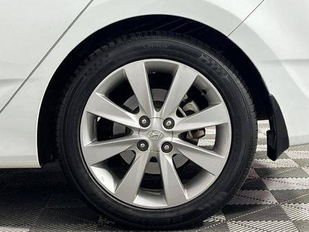 2016-Hyundai-Accent-16-Fluid-5-dr_6